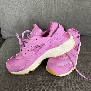 Brand New never used NIKE Huarache sneakers!